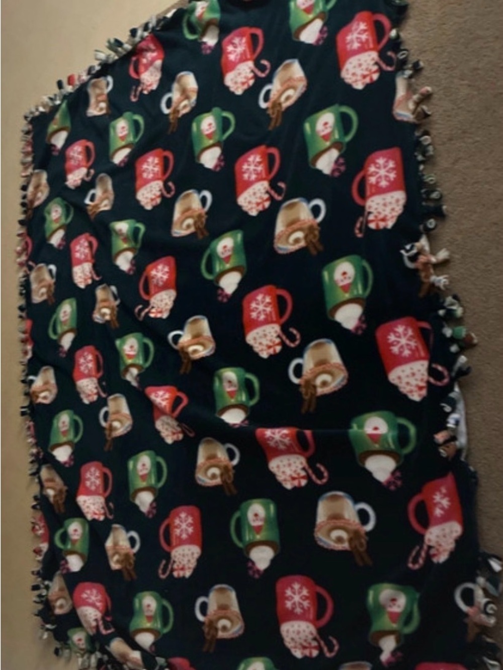 Holiday Hot Cocoa Fleece Throw Blanket - Red & Green